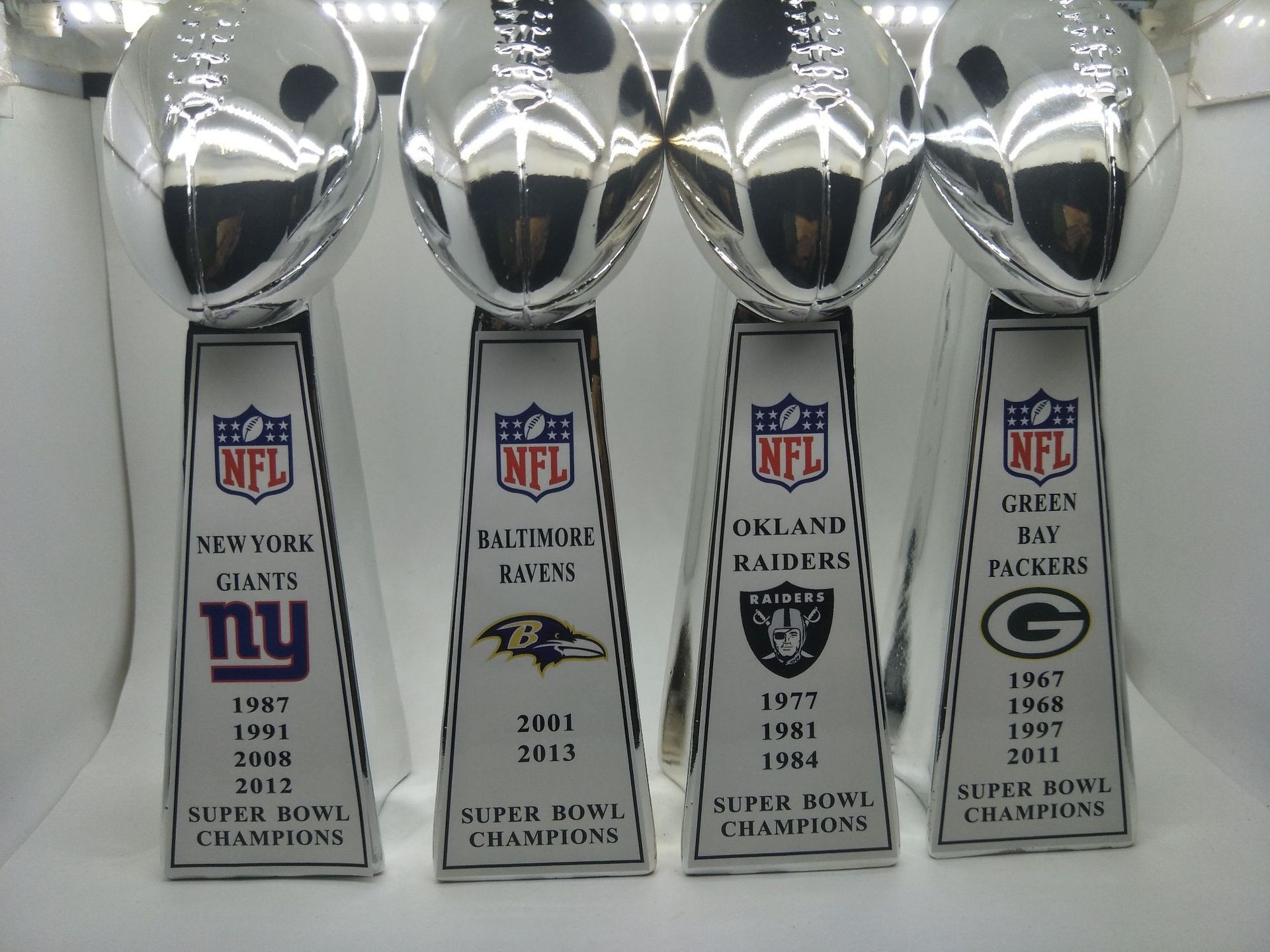 All Teams Football League Championship Trophy 25cm 35cm Resin Trophy Mementoic Crafts for Sport Fans