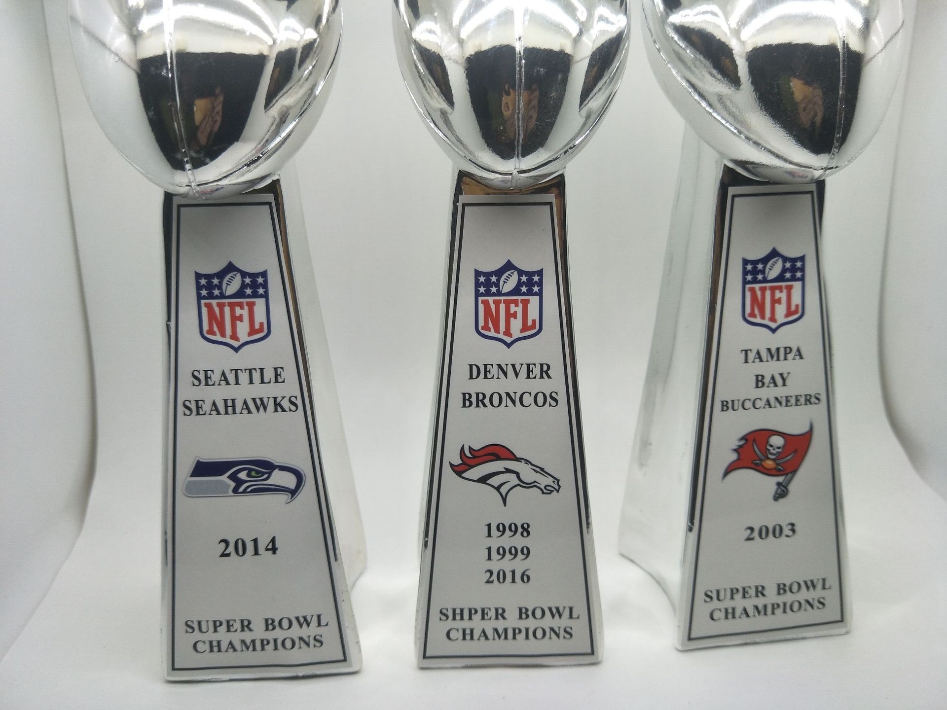 All Teams Football League Championship Trophy 25cm 35cm Resin Trophy Mementoic Crafts for Sport Fans